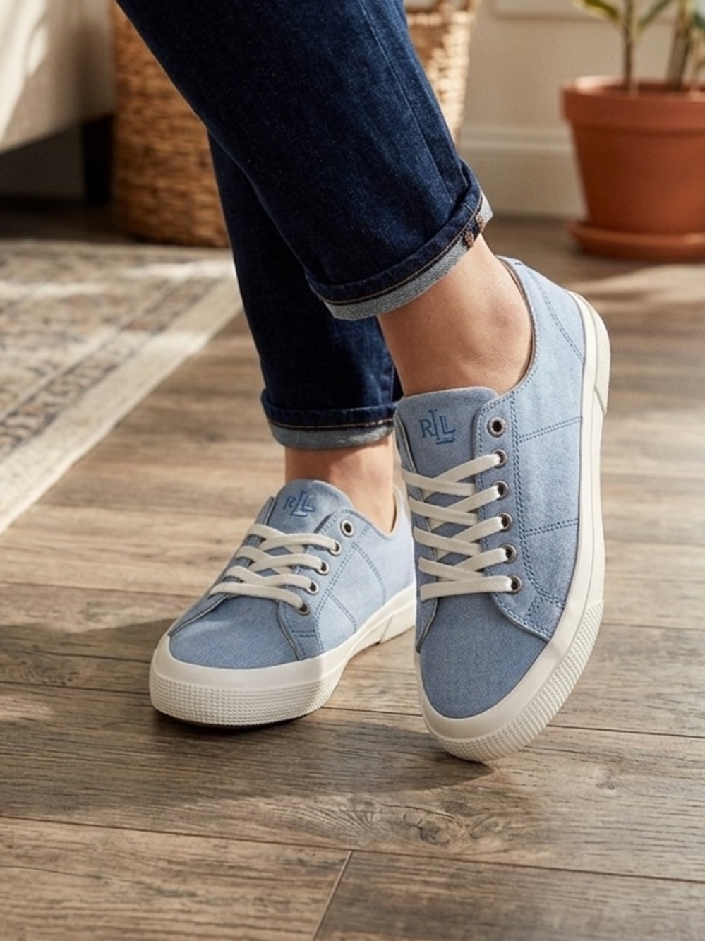 Lauren Ralph Lauren Jolie Sneakers Women 8 Sky Blue Lace Up Casual Fashion Shoes
